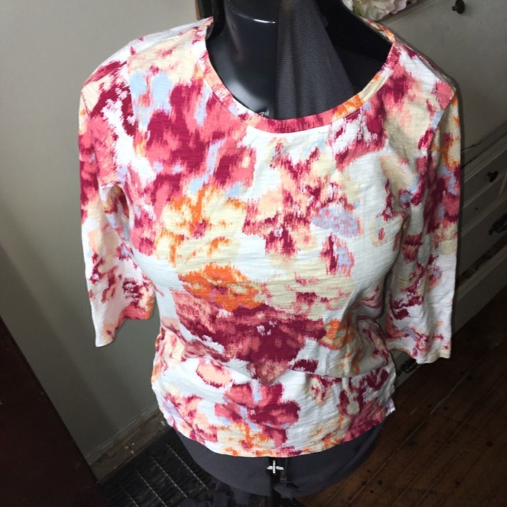 Chico’s tangerine and pink floral knit 0/S shirt